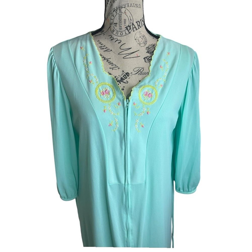 Vintage Nightgown and Robe Set - Picture 7 of 16